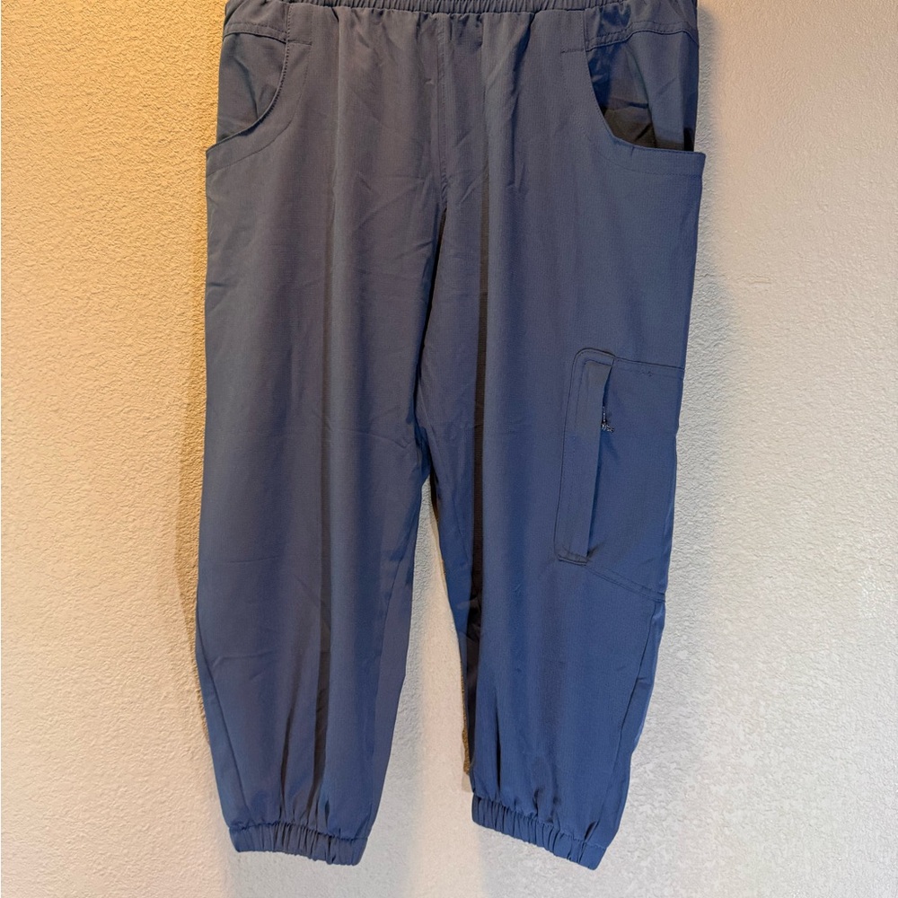 Avalanche Women’s Hiking Navy Capris with Cargo Pockets